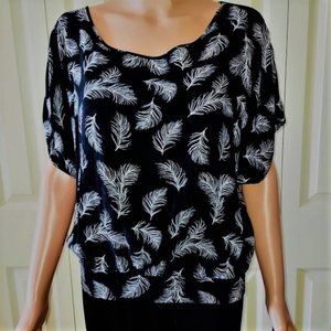 Forever 21 Black White Feathers Batwing Type Sleeve Scoop Neck Top Size SP NWOT